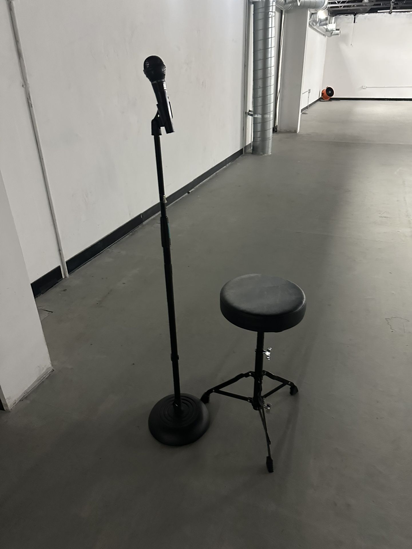 Moving sale Microphone stand and drummer seat