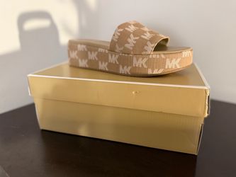 Micheal Kors Sadler Wedge🤎