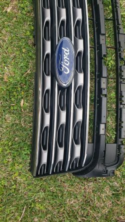 2018  FORD EXPLORER FRONT GRILL  OEM HAVE SMALL REPAIR PLEASE LOOK THE PICTURES 2 PICTURE 