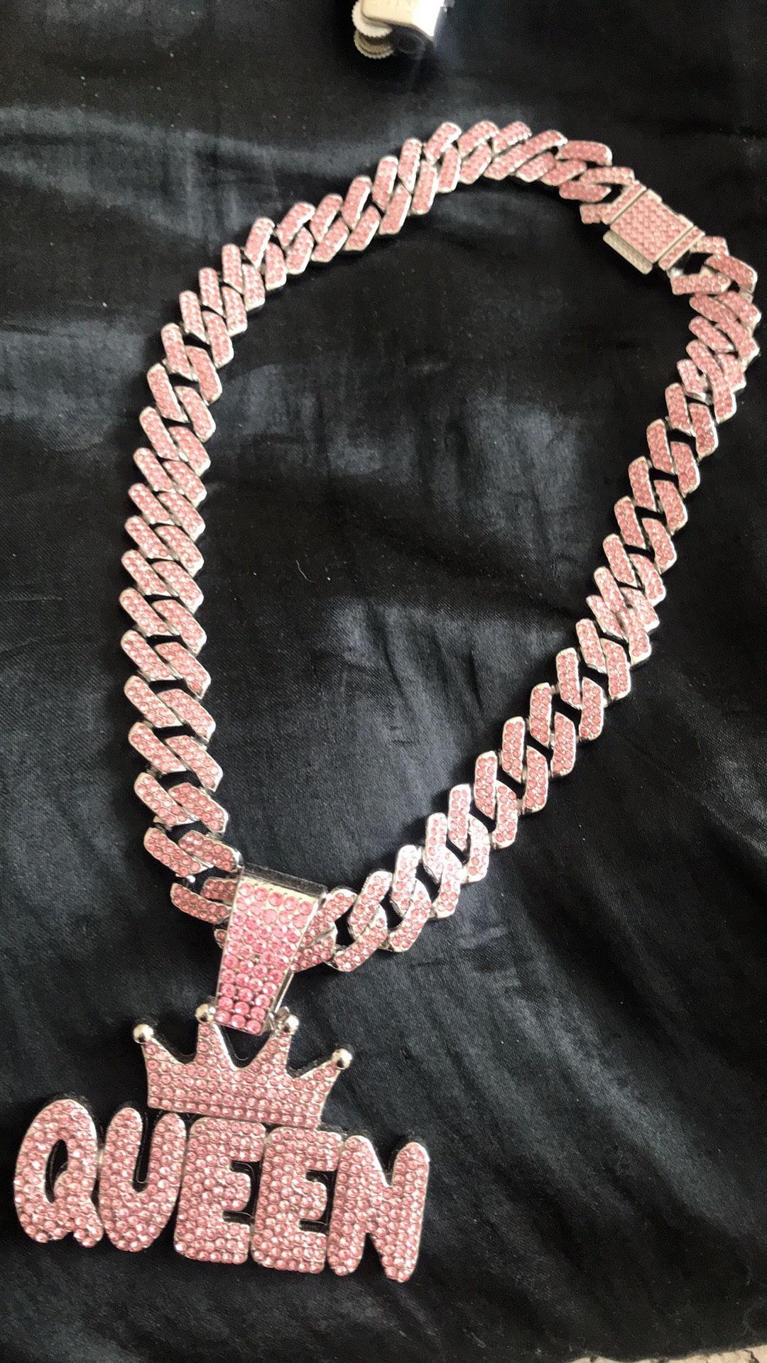 Queen Chain