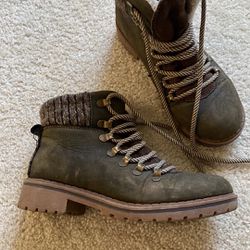 Army Green Women’s Boots Size 6