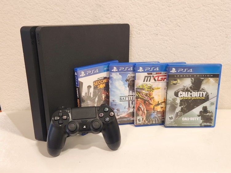 Mint PS4 1TB w/ 4 Games
