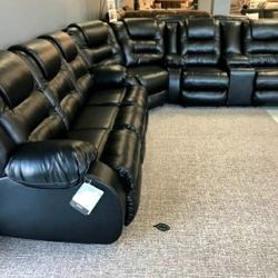 [SPECIAL] Vacherie Black Reclining Sectional