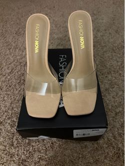 Fashion Nova Shoes size 6