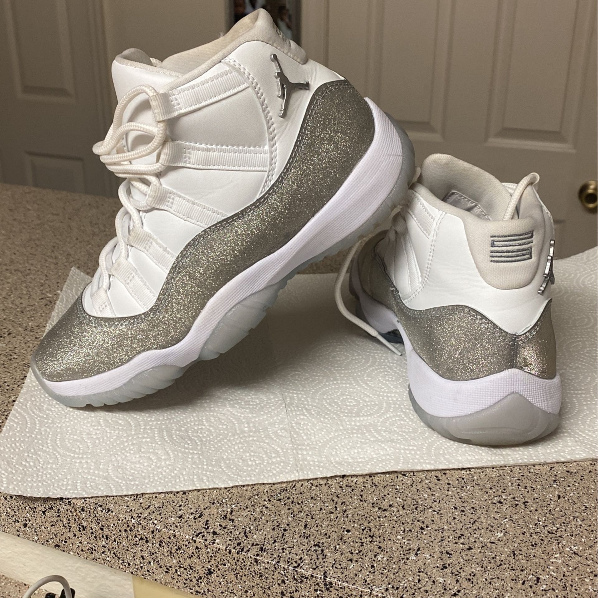 Air Jordan 11 Metallic Silver