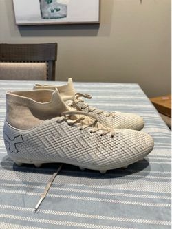 JIEBUNIAO white soccer cleats