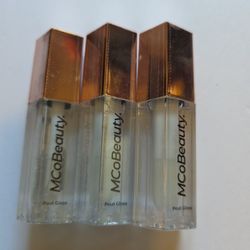 MCoBeauty Pout Gloss Ultra Shine, Clear, Non-Drying Lip Plumping Lip Gloss, Long-Wearing Finish, Vegan, Cruelty Free Cosmetics