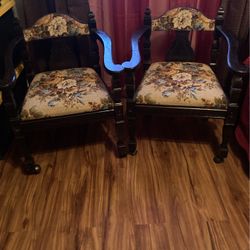 Vantage antique chairs, and good condition