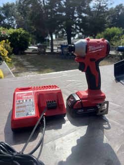 Milwaukee M18 18V Lithium-Ion Brushless Cordless 1/4 in. Compact Impact Driver