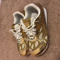 Bottega Veneta Size 44