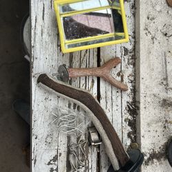 Birdcage Accessories Bundle – Perch Branches + Mirror + Clips (All Hardware Included)  ⸻  Description  Birdcage accessory bundle with a mix of perches