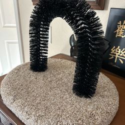 Cat Arch Self-groomer NEW! $12