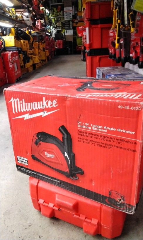 MILWAUKEE 7"/9" Large Angle Grinder Cutting Shroud. Tool Only