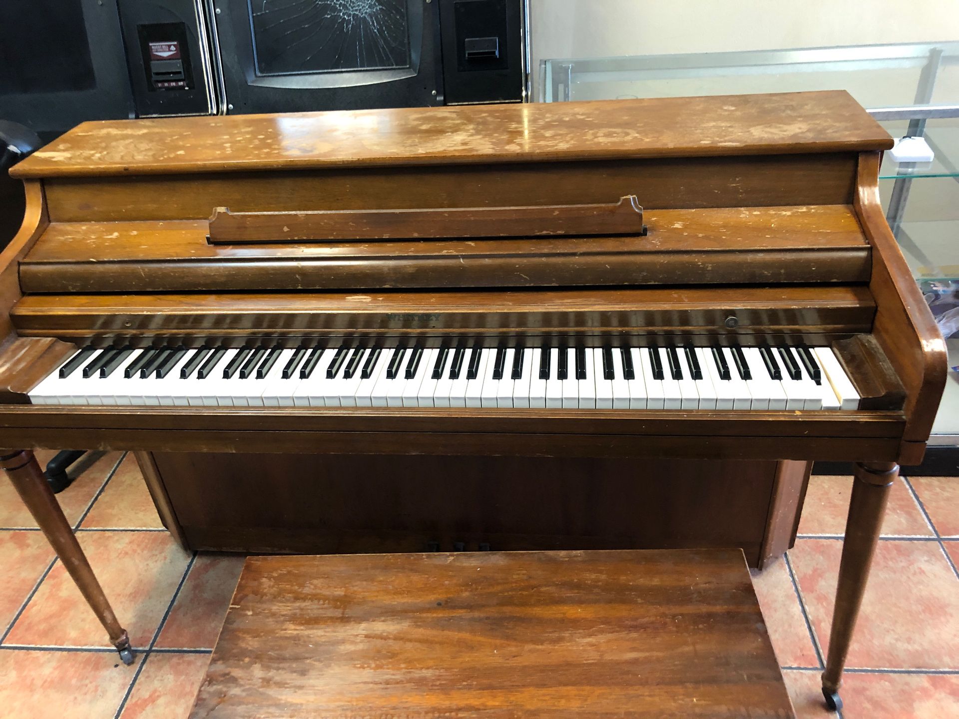 Piano Antique