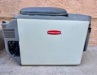 Rubbermaid Thermo -Electric 12V Travel Cooler& Warmer with Cushion Seat