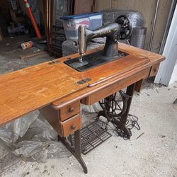 Vintage Singer 15 Treadle Sewing Machine in Wooden Cabinet