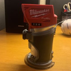 Milwaukee M18 Compact Router