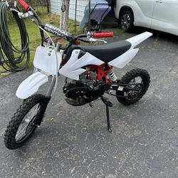 2021 125cc Dirt Bike LIKE NEW