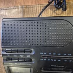 Timex Midrl T422B A M F M RADIO ALARM CLOCK