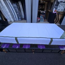 Natural Luxury Hybrid Mattress, Twin XL, Like New, Good Condition