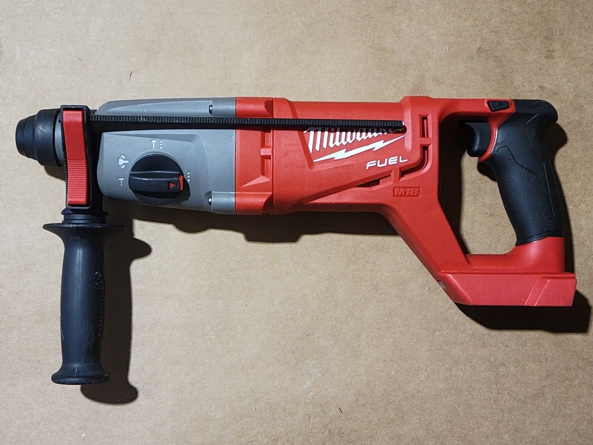 Milwaukee
M18 FUEL 18V Lithium-Ion Brushless Cordless 1 in. SDS-Plus D-Handle Rotary Hammer
