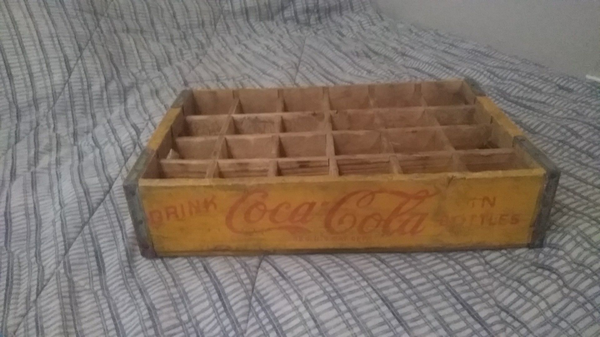 Antique coca-cola 24 pack bottle yellow and red