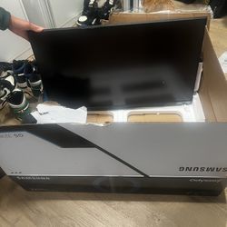 Samsung G5 Odyssey 32” ( MONITOR)
