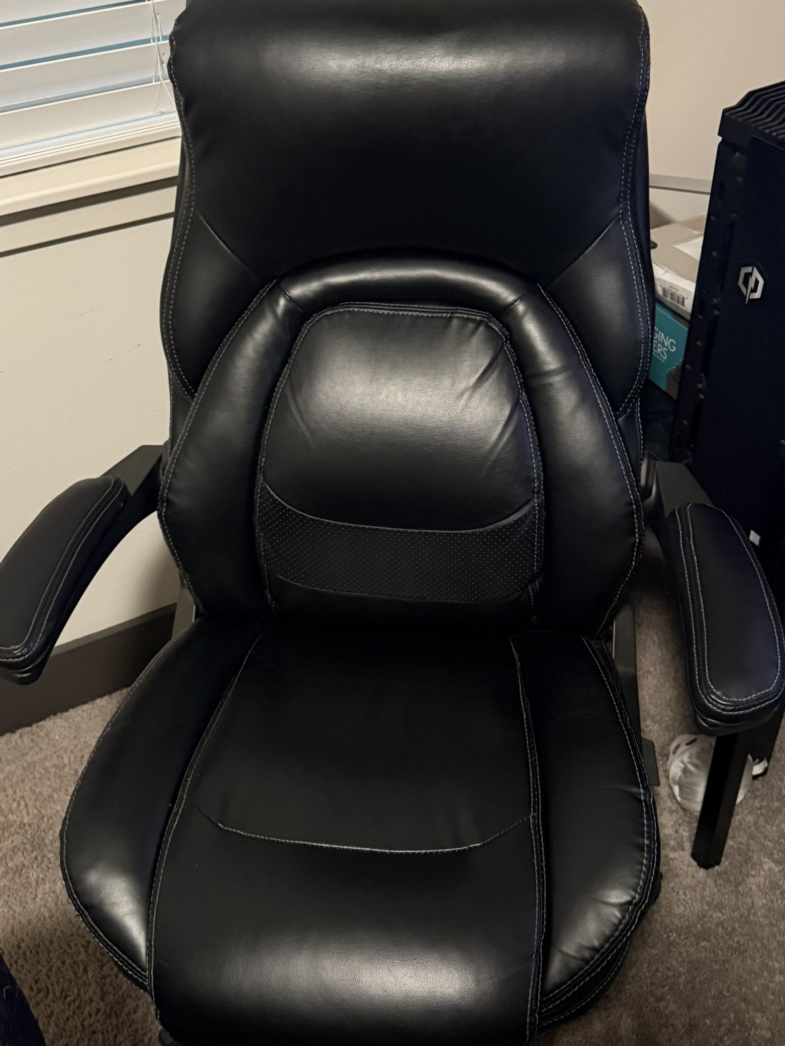 La-Z-Boy Executive Office Chair — MUST GO 📍 Pickup Only (Gainesville, FL)