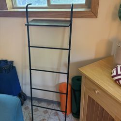 Leaning Blanket Towel Rack Shelf 