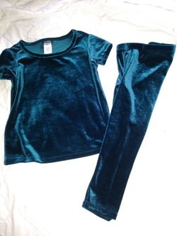 NEW GIRLS Emerald green velvet girls size 4.5