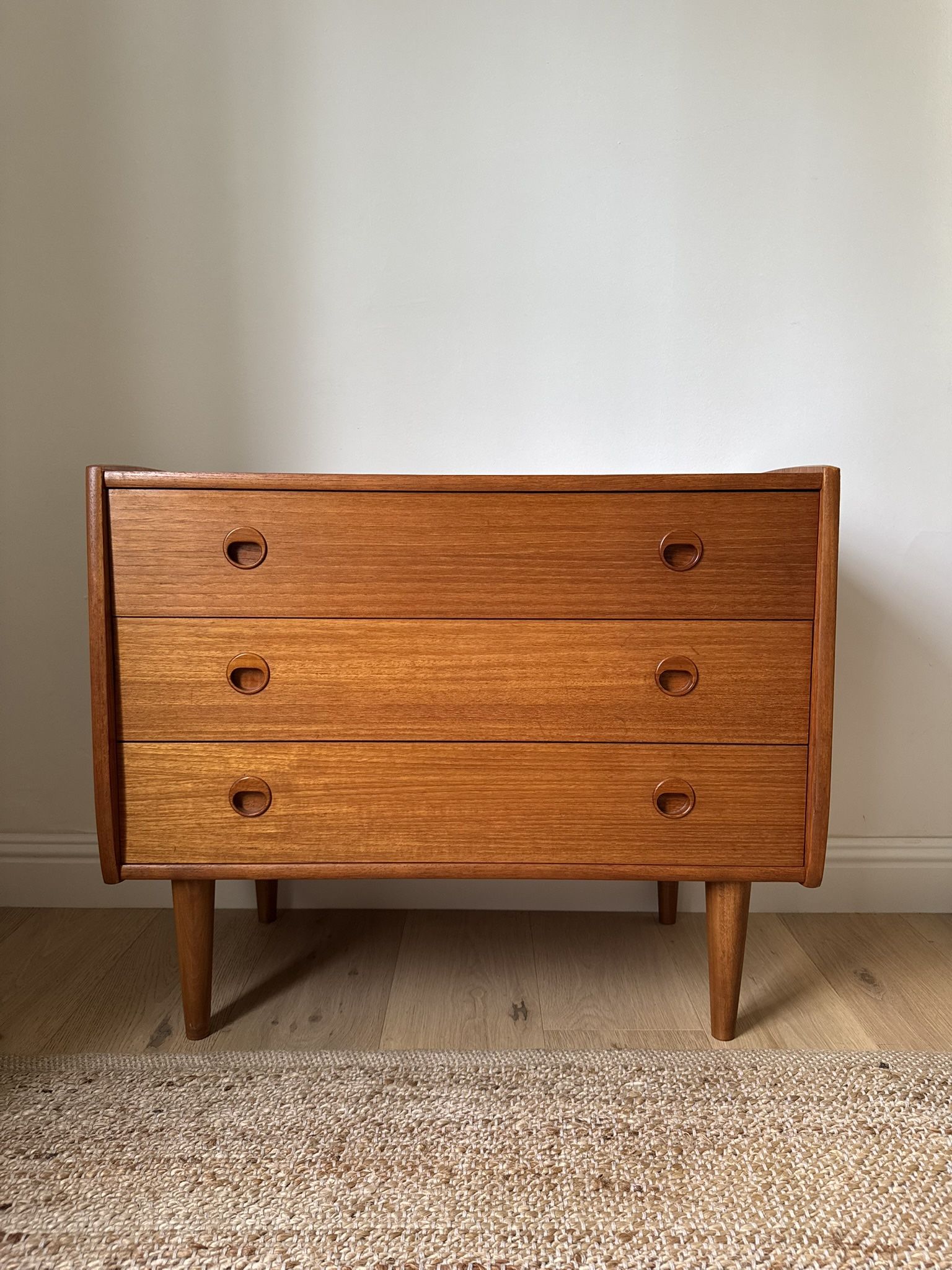 Vintage Mid Century Chest Of Drawers