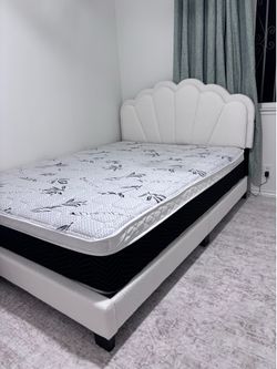 NEW NEVER USED Queen mattress (ONLY)