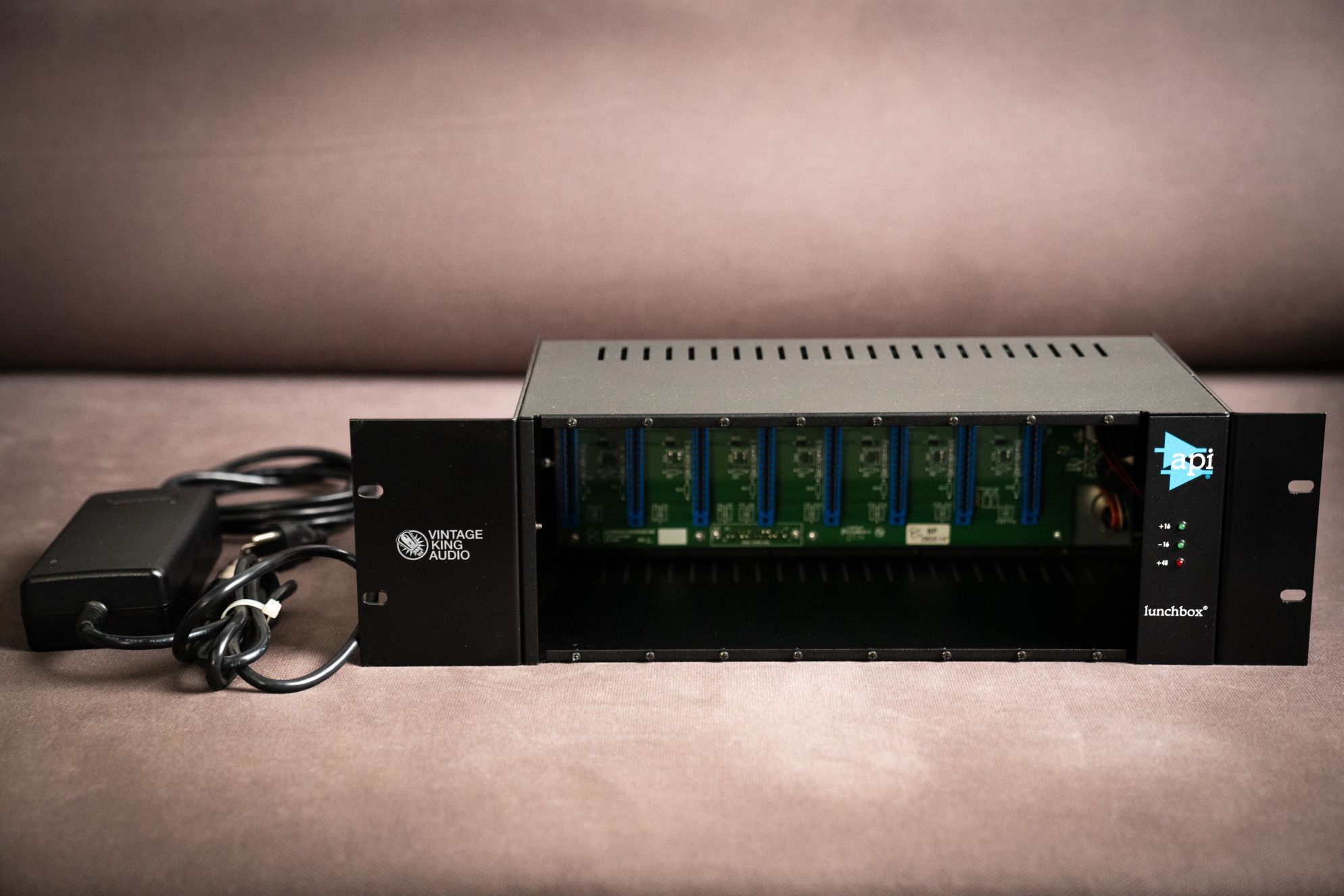 API 500 Series Lunchbox 8P W / Rack Ears