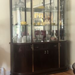 Elegant China Cabinet – Excellent Condition – Dark Wood with Glass Shelving
