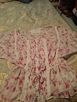 Brand New guess blouseguess