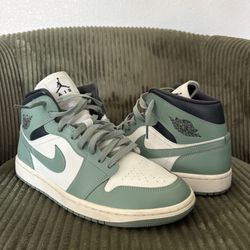 Jordan 1 Mid Jade Smoke (Women's)