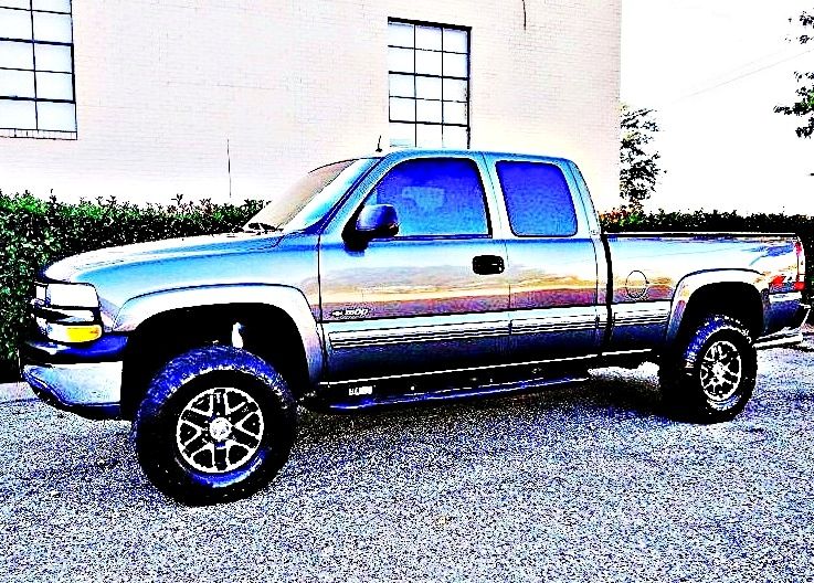 ֆ12OO 4WD Chevrolet Silverado 4WD