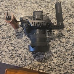 Sonny A7R5 With Rig And Fe2.8/16-35 Gm Lenz