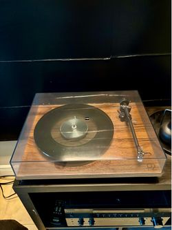 REGA  P2 Turntable