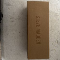 Steve Madden’s sandal size 9 1/2