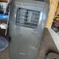 Edgestar A/C Air conditioner. Good For 1 Room.