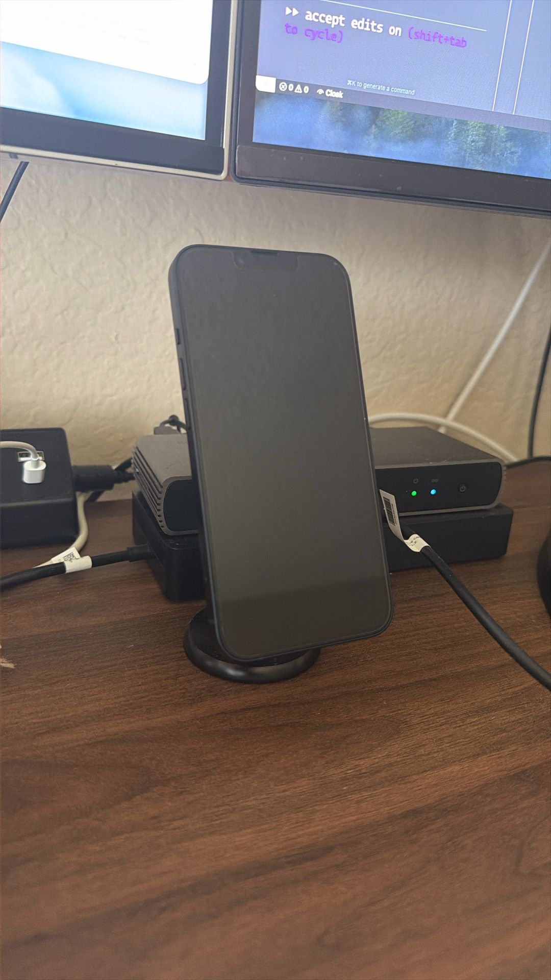 IPHONE 13 w/ Screen Protector