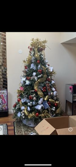 9 Foot Christmas Tree 🎄  With White Soft Lights 