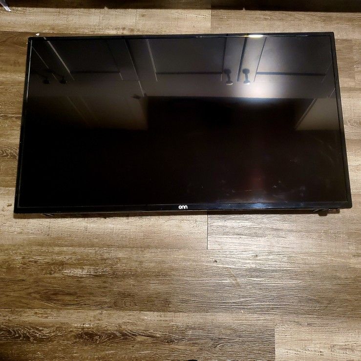 ONN 43" Class 4K UHD LED Roku Smart TV ONA43UB19E04