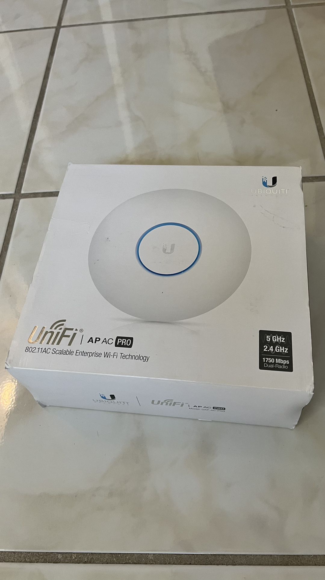  UniFi AC Pro AP with PoE Adapter