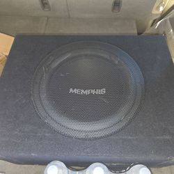 Memphis 12inch powered car sub with built in 250 watts amplifier. Used but in great condition