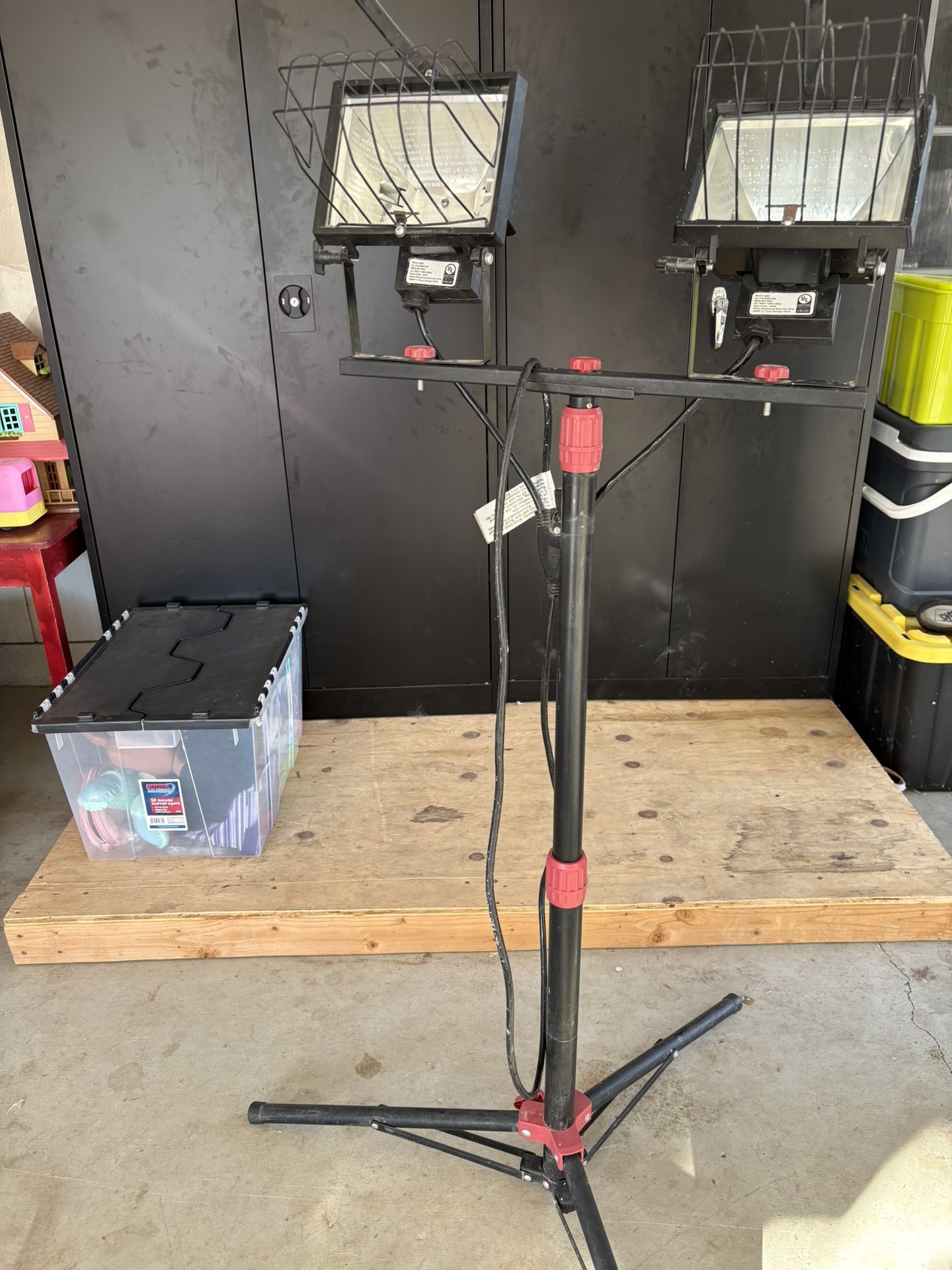 Tri-pod Work Light 