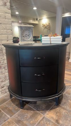 Black Round 3-Drawer Accent Chest