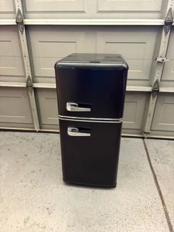 Door Retro Mini Fridge in Black