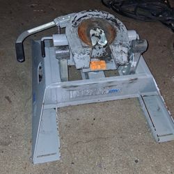 5th Wheel Tow Hitch In Great Working Condition Asking 150$ Obo 